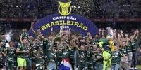Clube alviverde ergueu sua 12ª taça do Campeonato Brasileiro