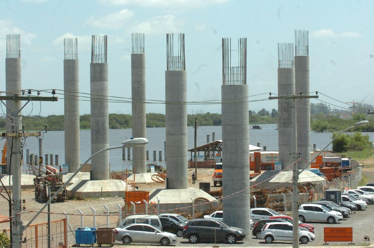 Constru&ccedil;&atilde;o da nova Ponte do Gua&iacute;ba deve ser retomada nesta segunda