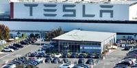 Tesla faz recall de 2 milhões de veículos