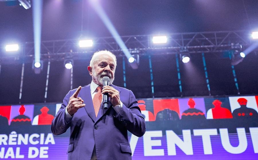Lula celebra aprova&ccedil;&atilde;o de Dino