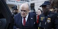 Licença de Giuliani para exercer a advocacia foi suspensa em Nova York e em Washington por 'declarações falsas e enganosas'