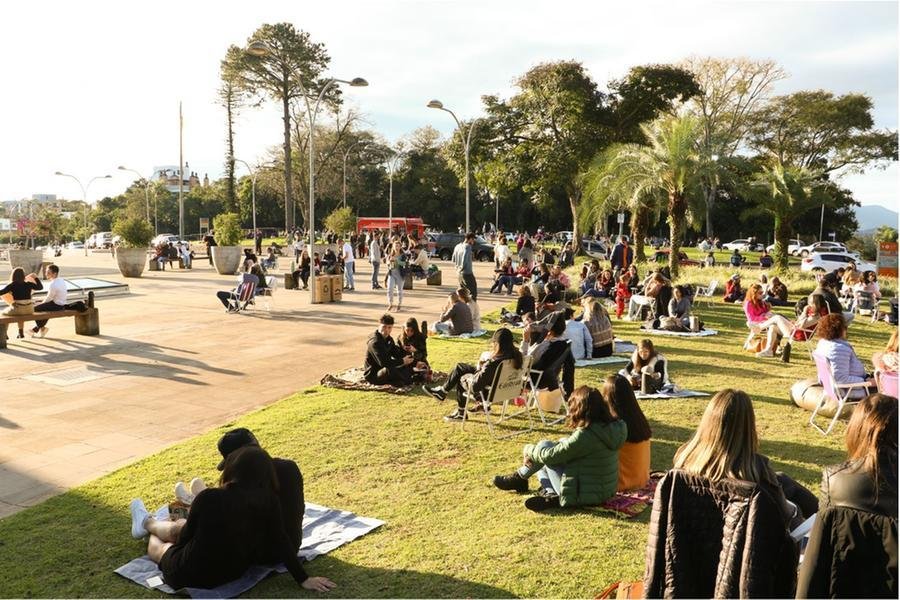 O evento, que acontece no gramado ao lado do Centro Cultural, tem o objetivo de atrair a comunidade para um momento de lazer no campus