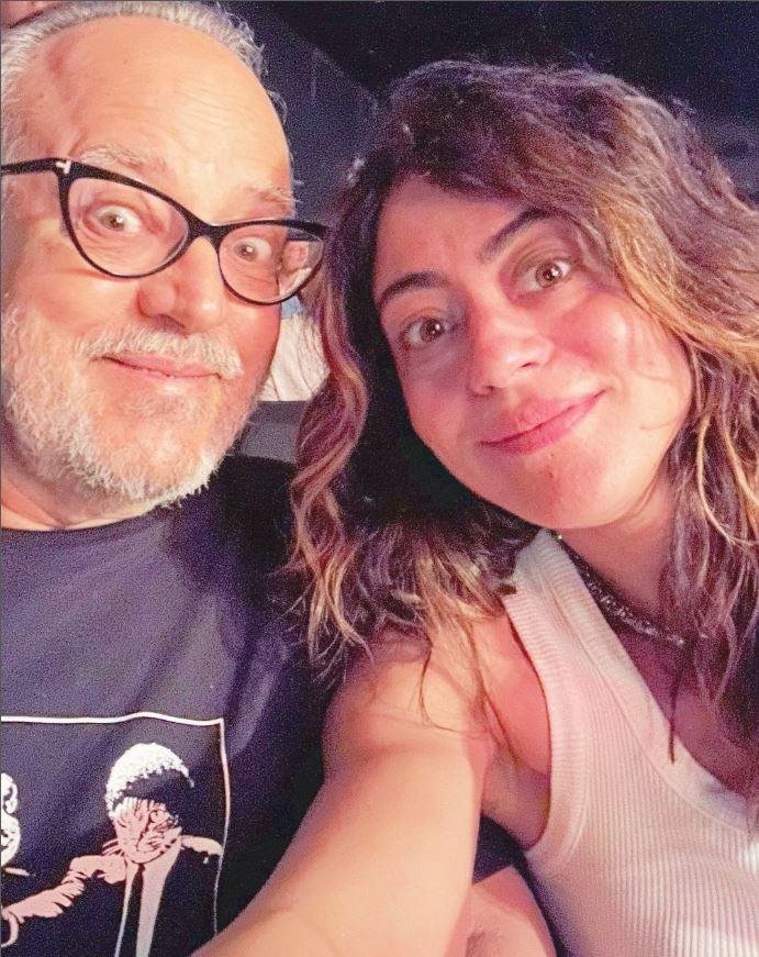 Carol Castro em foto com seu pai