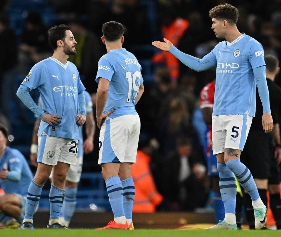 Pep Guardiola acrescentou que tamb&eacute;m ficou surpreso com a decis&atilde;o do &aacute;rbitro