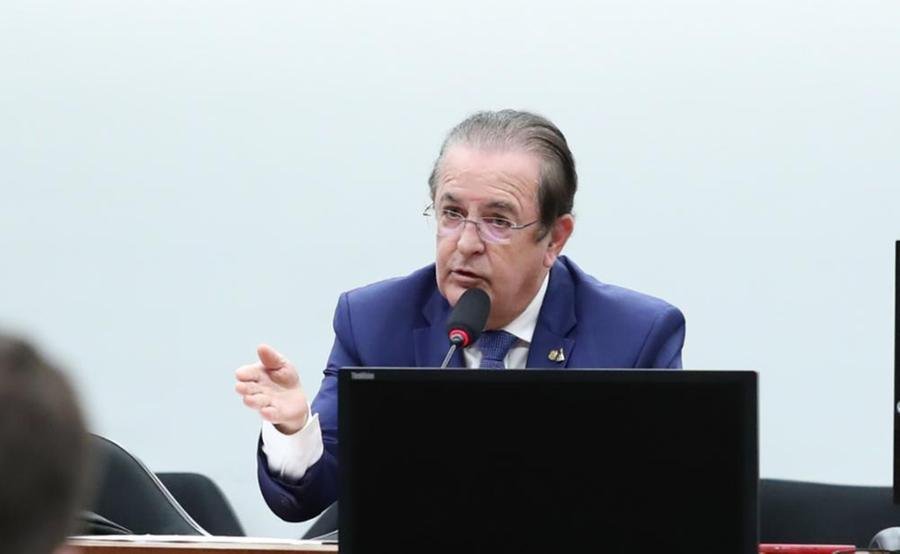Por emendas, relator do Or&ccedil;amento prop&otilde;e cortar R$ 17 bilh&otilde;es do PAC