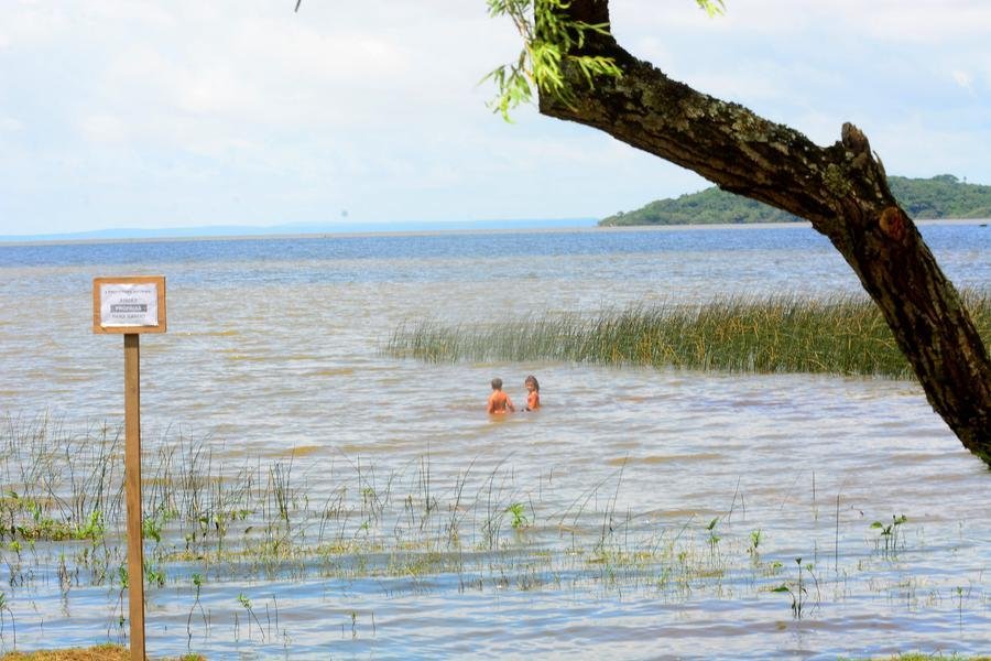 Parte do Posto 3 do Lami, que tem &aacute;guas pr&oacute;prias para banho, ainda exibe marcas causadas pelas fortes chuvas que atingiram Porto Alegre