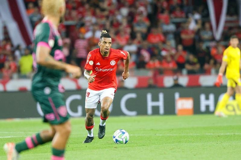 Dalbert n&atilde;o continua no Inter em 2024