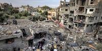Bombardeio israelense ao campo de refugiados al-Maghazi deixou cerca de 70 mortos