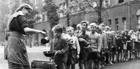 Crianças eram atingidas pela extrema pobreza que vivia o povo alemão