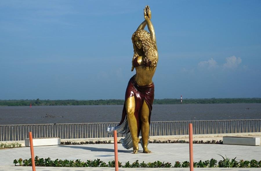 Est&aacute;tua reproduz movimentos de dan&ccedil;a da artista
