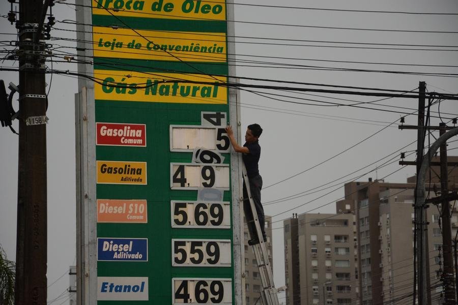 G&aacute;s de botij&atilde;o, carros usados, &oacute;leo de soja, frango e cebola foram os principais al&iacute;vios no &iacute;ndice