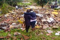 Família Quaresma teve casa derrubada em Caraá
