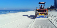 Garis concluíram também a tarefa de peneirar a areia da praia, em frente ao palco de Copacabana