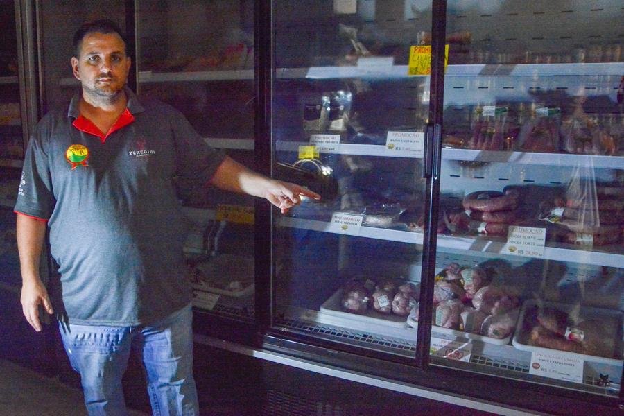 Comerciantes reclamam do preju&iacute;zo com os produtos que precisam de refrigera&ccedil;&atilde;o