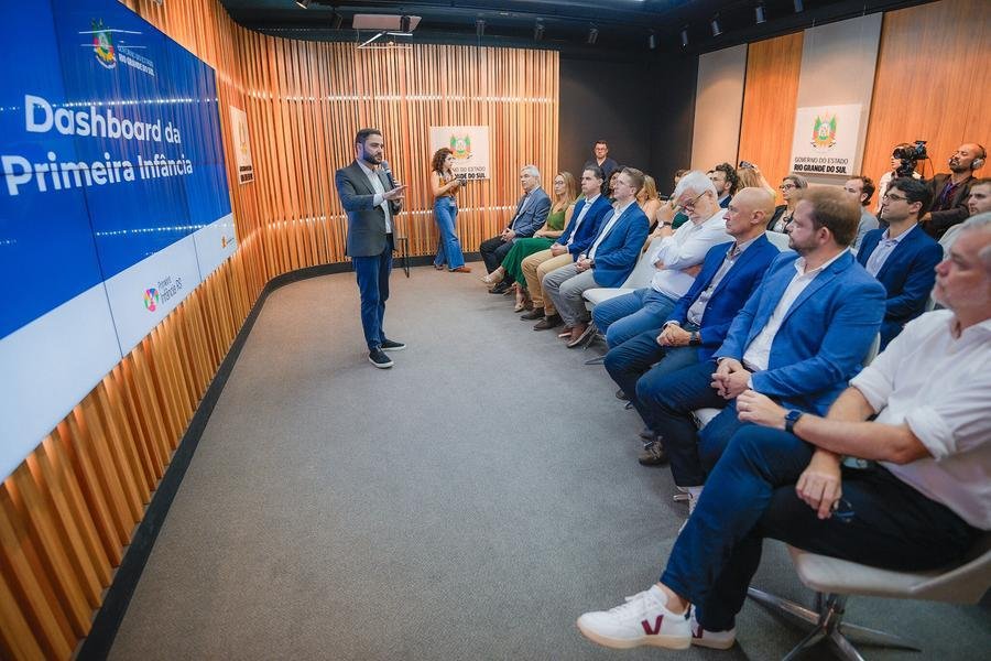 Governador em exerc&iacute;cio Gabriel Souza apresentou os detalhes do dashboard da Primeira Inf&acirc;ncia no RS, uma das ferramentas mais completas do tema no Brasil, de acordo com o Governo do Estado
