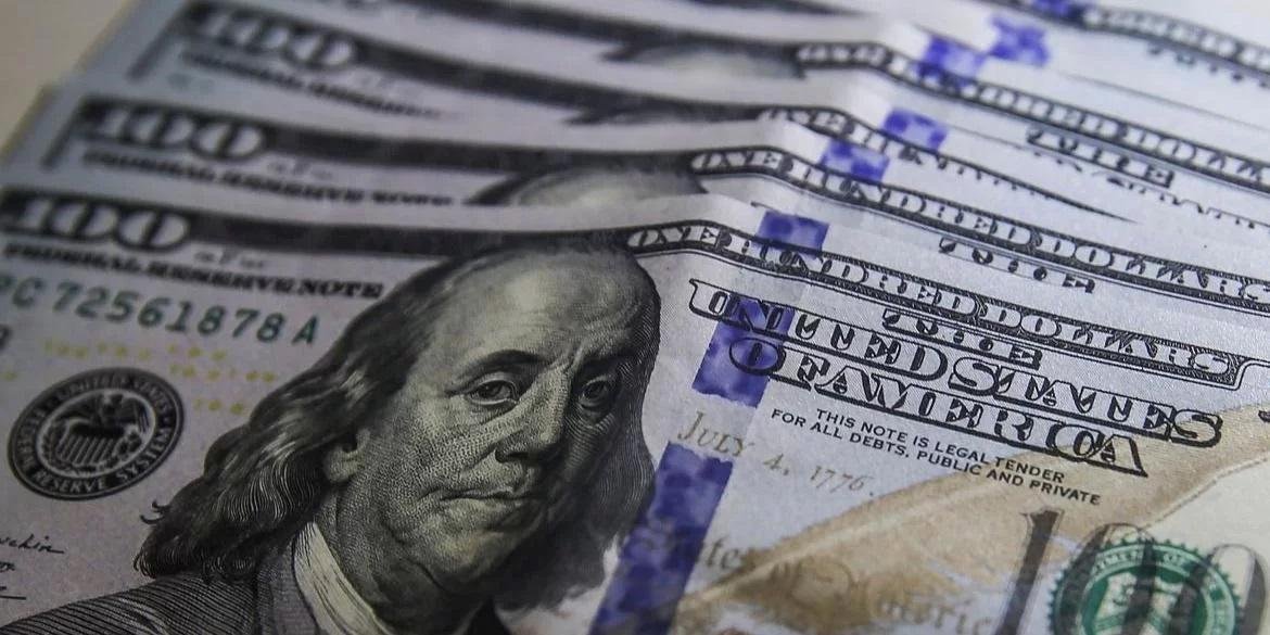Dólar volta a subir e vai a R$ 5,38 em meio a dúvidas sobre ajuste fiscal