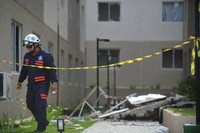 Perícia, Defesa Civil de Porto Alegre e Bombeiros avaliam estrutura do prédio atingido e investigam causas da explosão