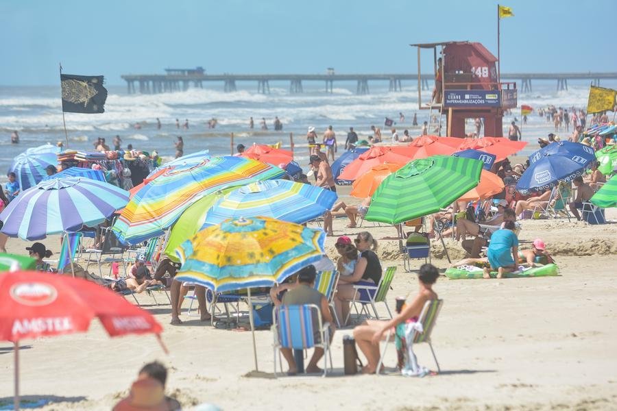 Beira da praia de Tramanda&iacute;.