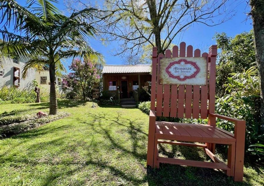 Visitantes podem aproveitar a sombra das &aacute;rvores para fazer piquenique