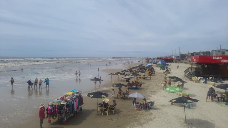 Nuvens, pouco vento e mar perigoso em Tramanda&iacute;