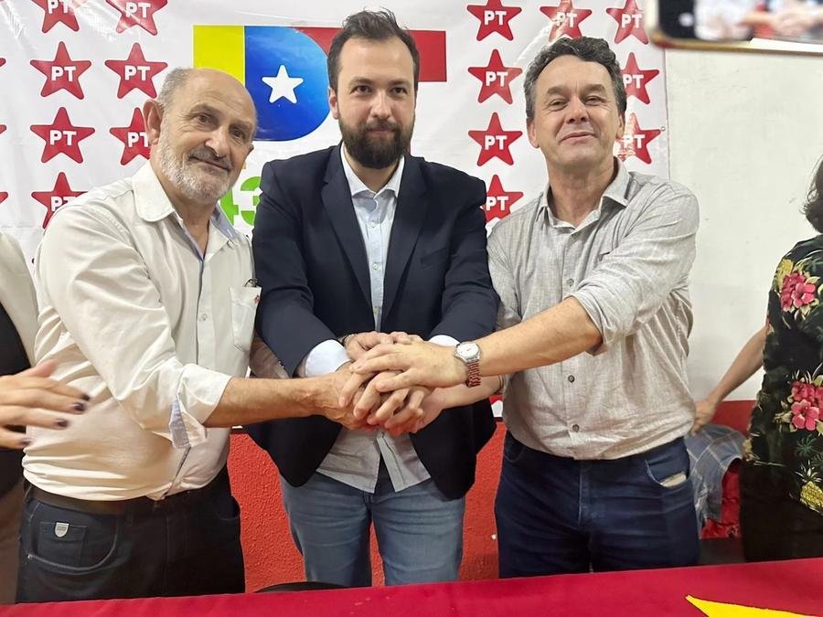 Nestor, o presidente do PT de S&atilde;o Leopoldo, Guilherme Louzada, e Spolaor