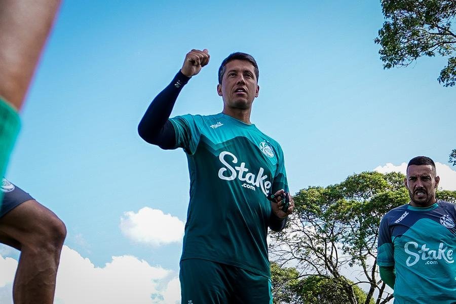 Treinador dever&aacute; assumir o S&atilde;o Paulo ap&oacute;s sa&iacute;da de Dorival J&uacute;nior