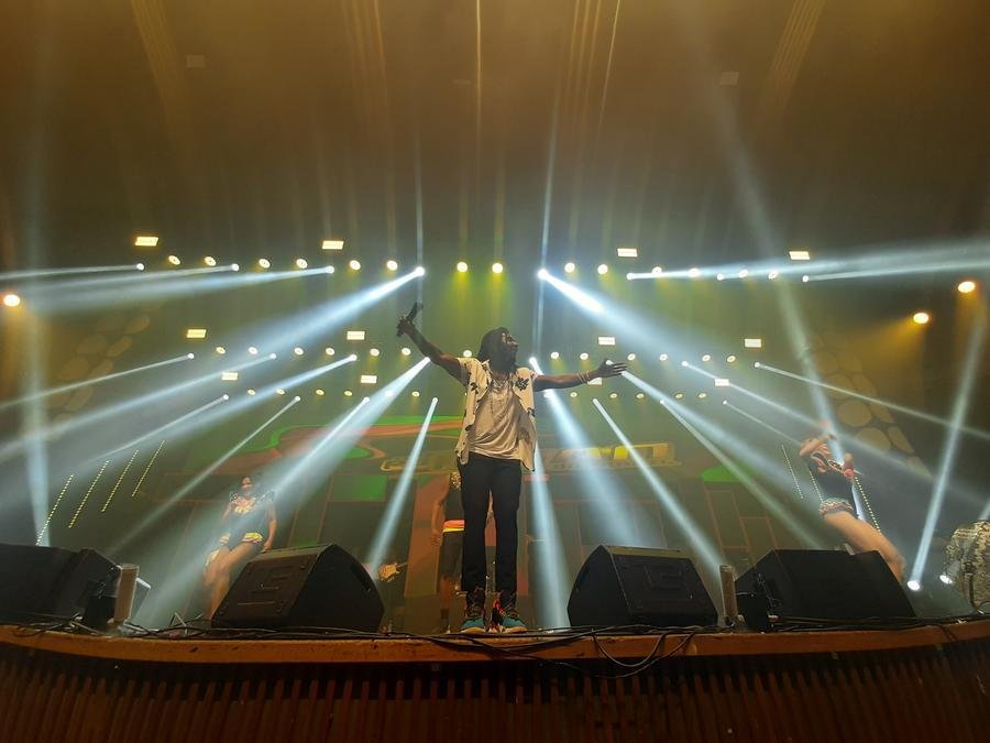 Forma&ccedil;&atilde;o cl&aacute;ssica da banda contou com Beto Jamaica, Compadre Washington, Jacar&eacute;, Scheila Carvalho e Sheila Mello