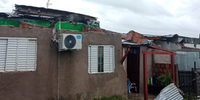 Casa teve telhado parcialmente arrancado por temporal em Rivera