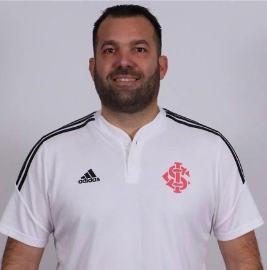 Inter confirma sa&iacute;da de Deive Bandeira