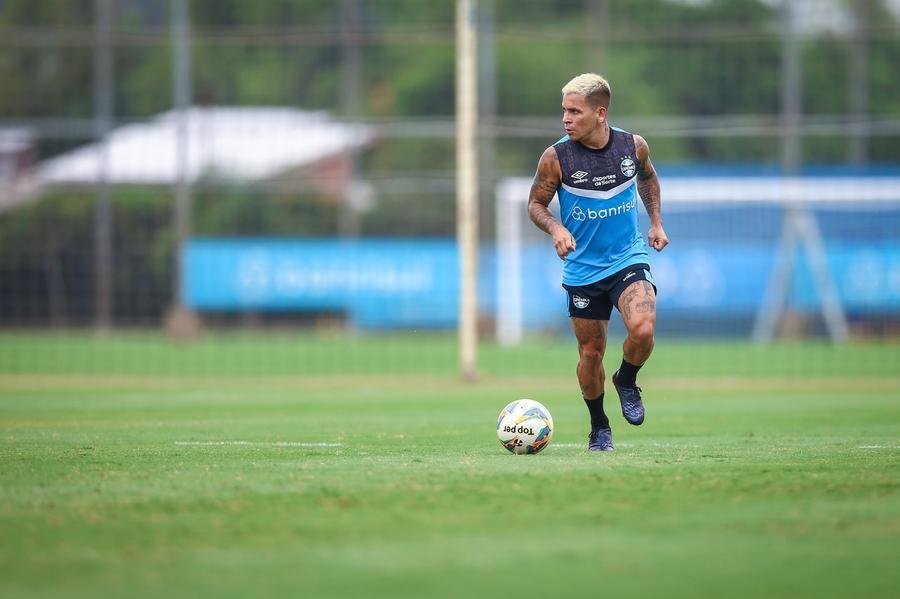 Soteldo em jogo-treino contra o Sindicato dos Atletas