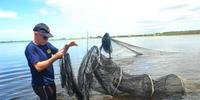Lagoa do Peixe retoma temporada de pesca de camarão com grande expectativa.