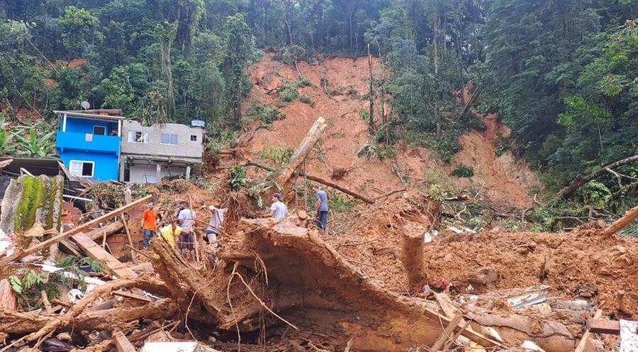 Fortes chuvas que atingiram o Estado causaram deslizamentos de terra