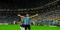 Suárez comemora gol do Grêmio na vitória contra o Vasco, na Arena, pelo Brasileirão 2023