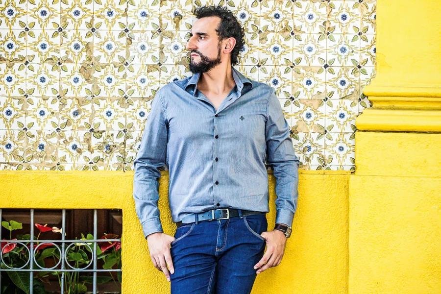 Jos&eacute; Francisco Botelho ministra o curso "Shakespeare em Tr&ecirc;s Tempos" no Instituto Ling, em Porto Alegre