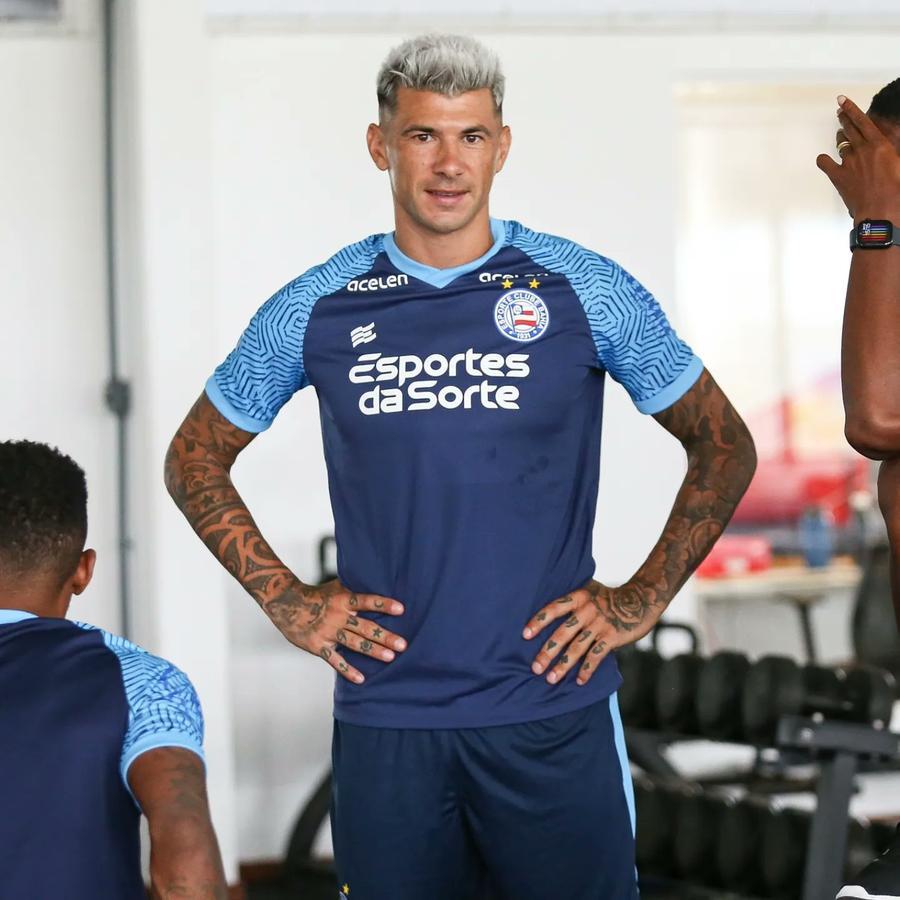 Defensor esteve no Botafogo e n&atilde;o teve seu contrato renovado