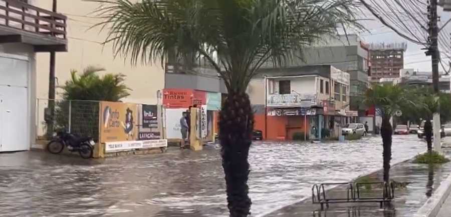 Chuva torrencial ocorreu na tarde desta quarta-feira