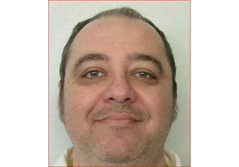 R&eacute;u foi declarado morto 29 minutos depois do in&iacute;cio da execu&ccedil;&atilde;o