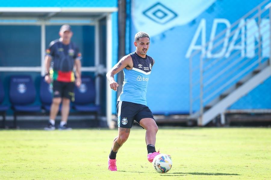 Jhonata Robert atuou no jogo-treino contra o Sindicato dos Atletas nesta quinta-feira