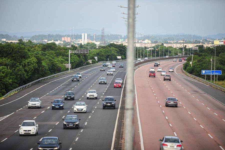 Entrada da acesso ao aeroporto de Porto Alegre pela Avenida dos Estados