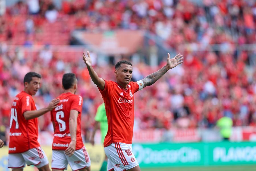 Dono da bra&ccedil;adeira de capit&atilde;o, ele herdou tamb&eacute;m a camisa 10 de D&rsquo;Alessandro