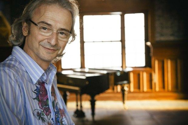 Nico Nicolaiewsky ficou conhecido nacionalmente por sua performance no espet&aacute;culo 'Tangos e Trag&eacute;dias'