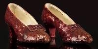 Os sapatos, de lantejoulas, foram roubados do Museu Judy Garland de Grand Rapids, Minnesota, cidade natal de Judy Garland