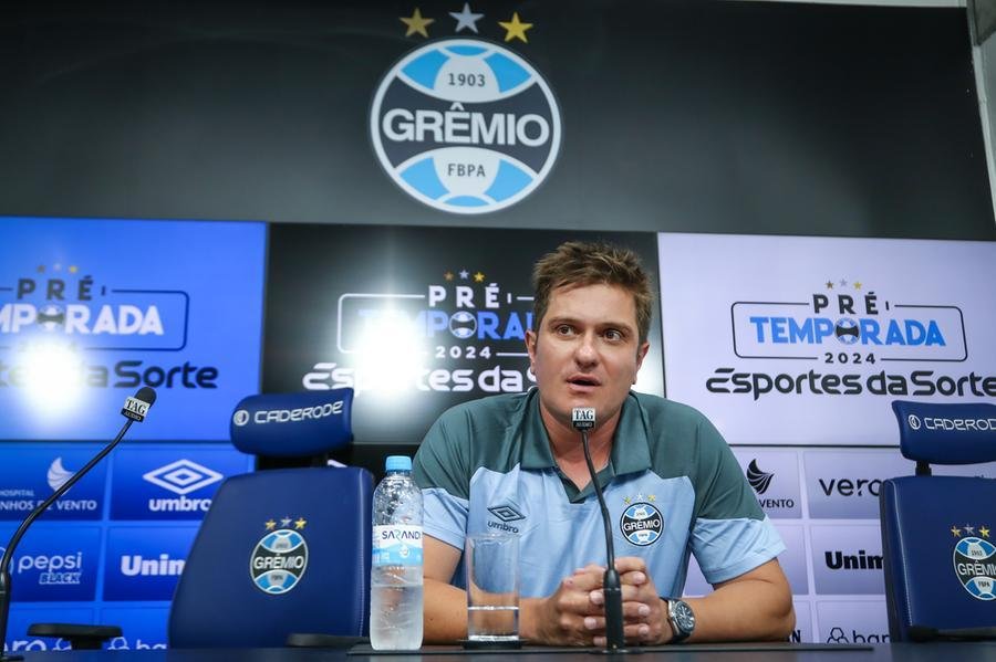 Brum estende prazo para Gr&ecirc;mio anunciar refor&ccedil;os e defende "pensamento grande"