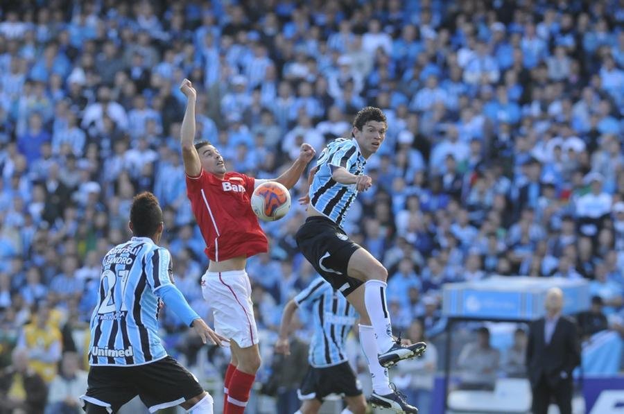 Vi&ccedil;osa atuou pelo Gr&ecirc;mio contra o Inter em 2011