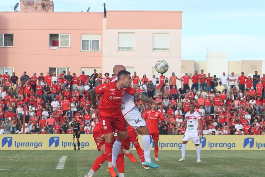 Titulares subiram n&iacute;vel do time, mas n&atilde;o conseguiram evitar derrota