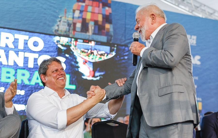 Tarcisio recebe afagos de Lula