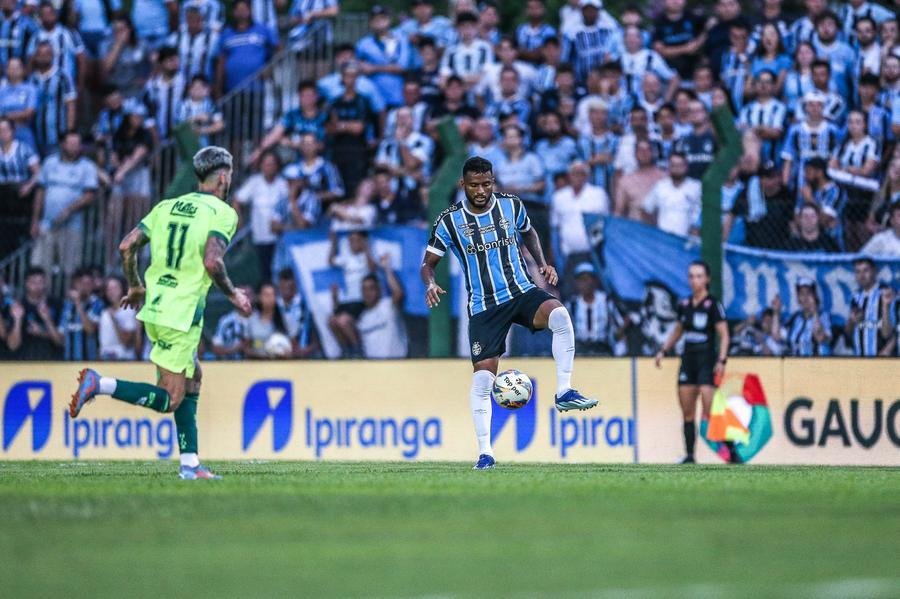Tricolor venceu a quarta seguida e segue na lideran&ccedil;a do Gauch&atilde;o