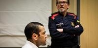 Começa julgamento de Dani Alves em Barcelona por acusação de estupro