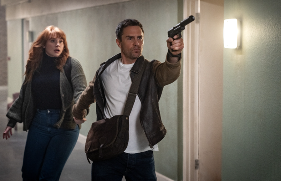 A escritora Elly Conway (Bryce Dallas Howard) acaba voltando para a sua vida de espi&atilde; ao lado do colega Aidan White (Sam Rockwell)