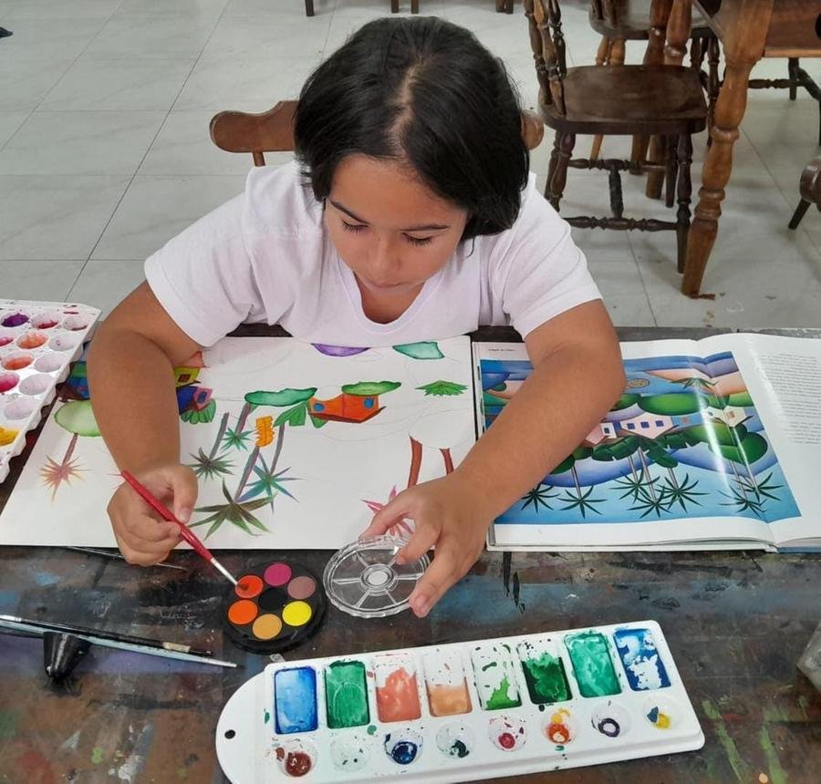 As oficinas s&atilde;o ministradas pela artista visual e poeta Anelore Schumann